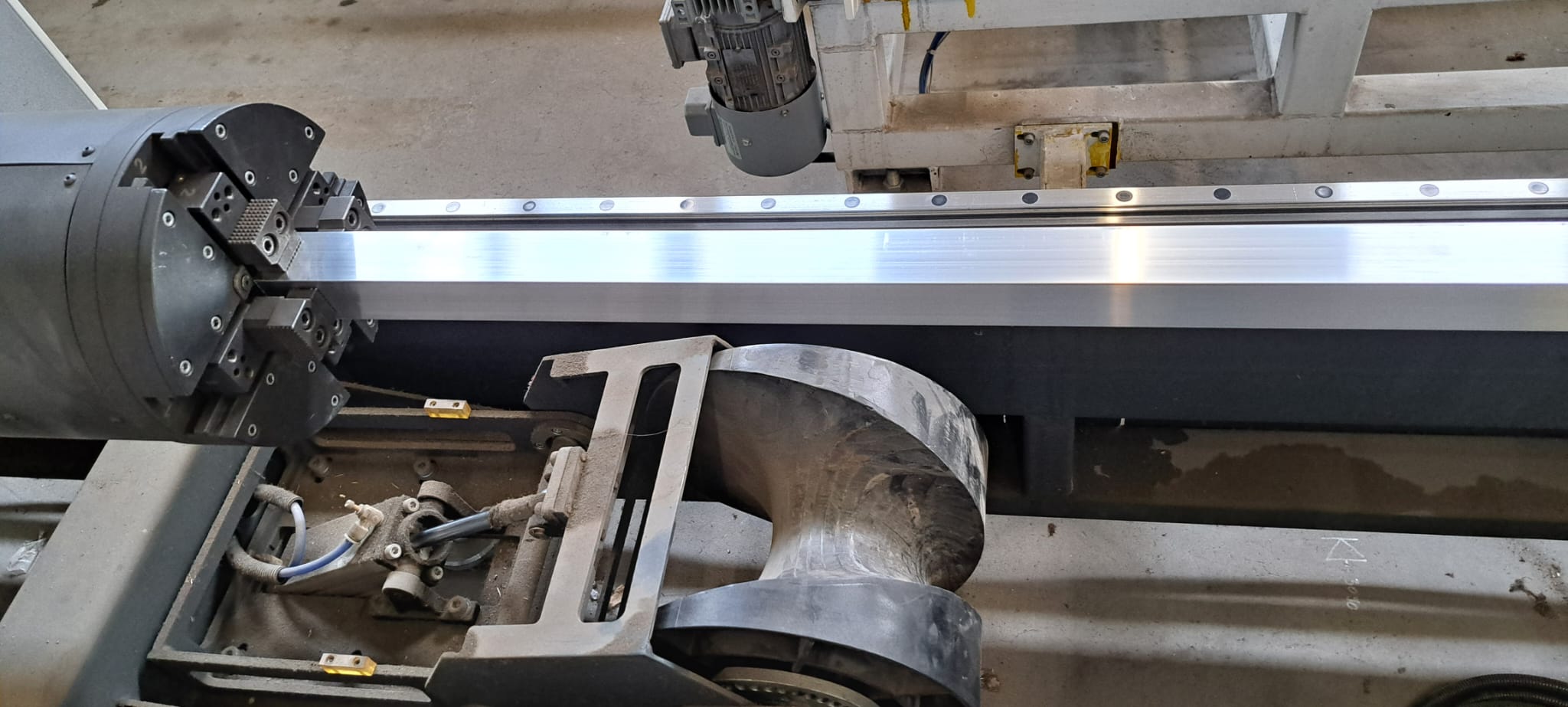 Rohrlaserschneidanlage mit automatischer Beladung